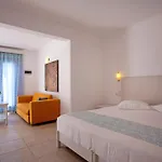 Hotel Yiannaki 4*