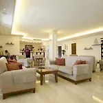Yiannaki