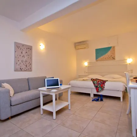 Yiannaki Hotel