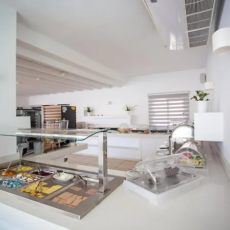 Yiannaki Hotel 4*